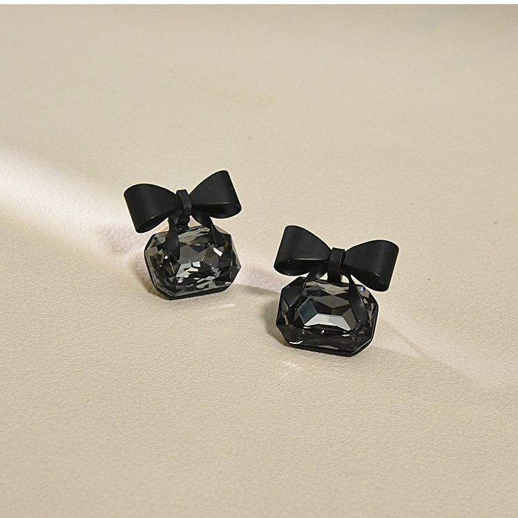 Minimalist Black Knot Cubic Rhinestone Stud