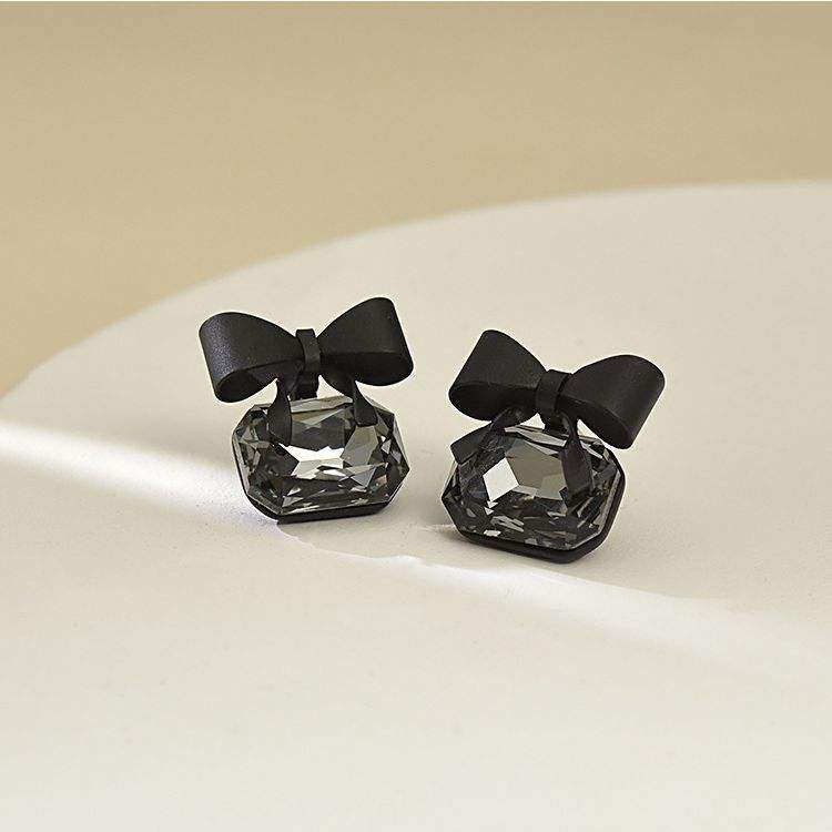 Minimalist Black Knot Cubic Rhinestone Stud