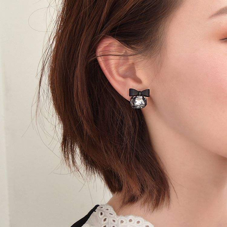 Minimalist Black Knot Cubic Rhinestone Stud