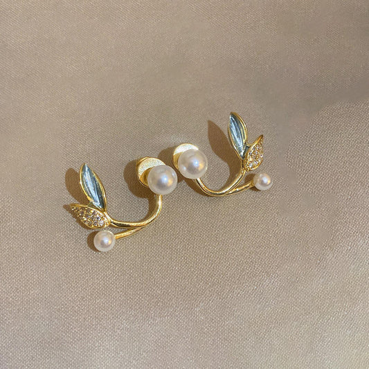 Zircon Pearl Leaf Earring