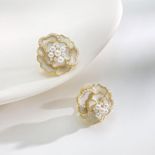 Minimalist Camellia Pearl Earring
