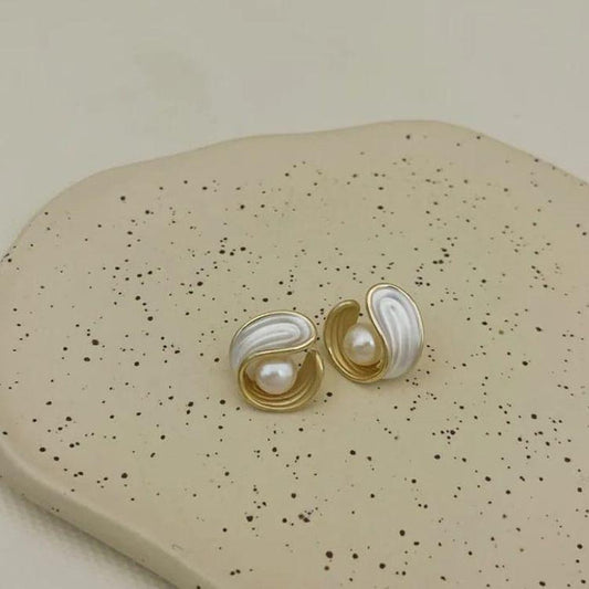 Shell Pearl Mystic Stud Earrings